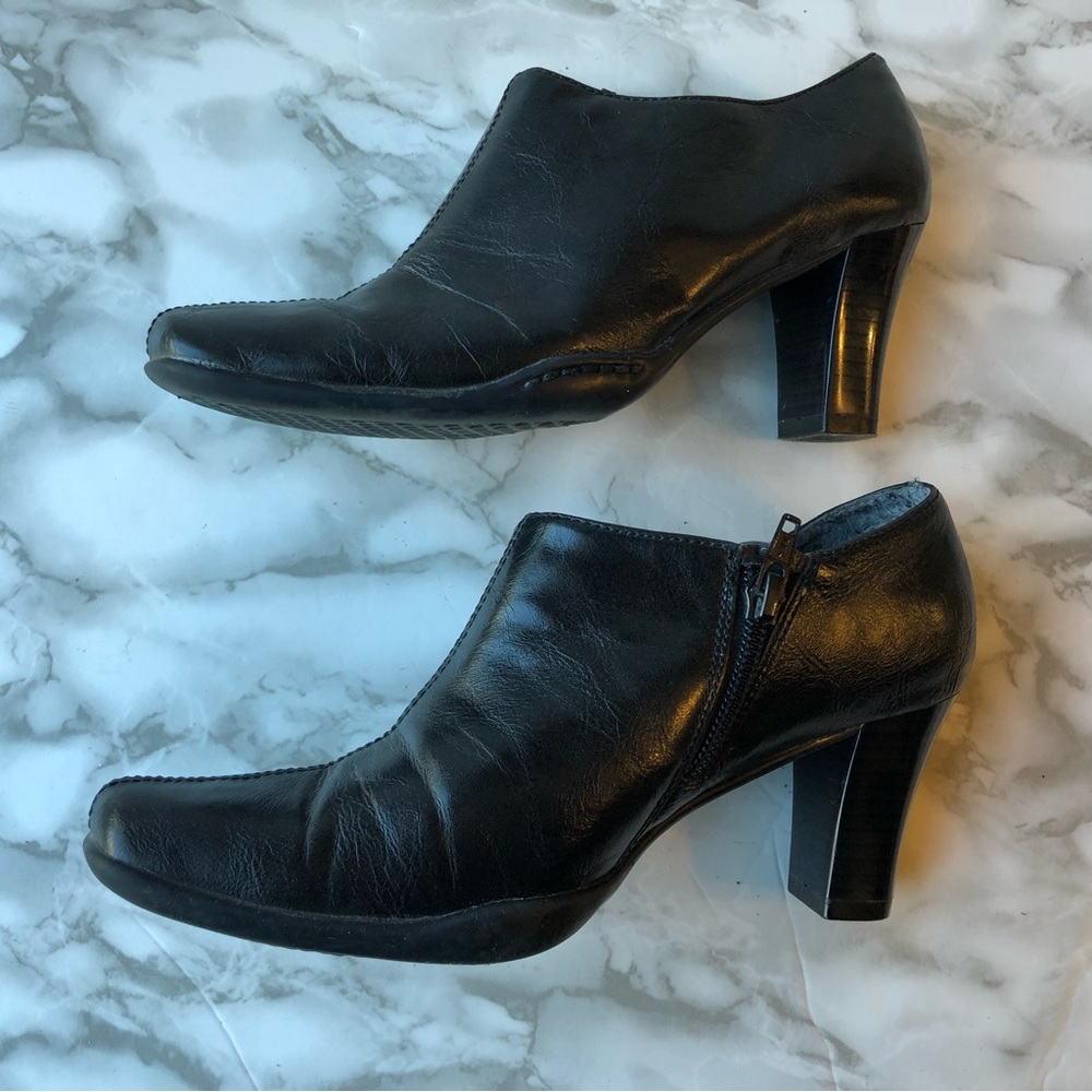 Aerosols Black Leather ladies boot size 6.5 Rubber sole Excellent condition
